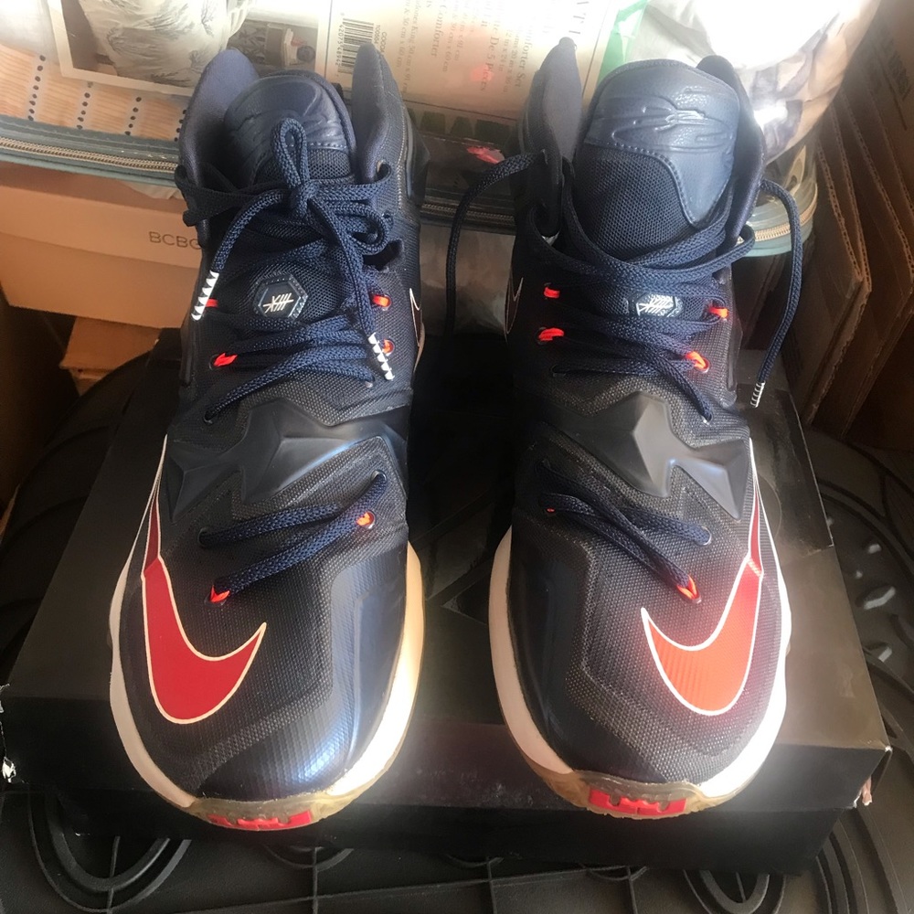 Men Nike size 11 barely worn